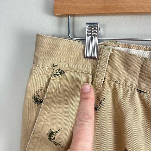 Izod 32 Khaki Chino Shorts Swordfish Fish Print Preppy Men's 32 - Picture 5 of 10
